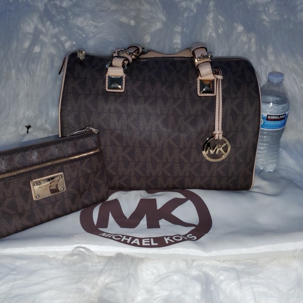 MICHAEL KORS Bundle Handbag Large Brown with Tan Leather Straps and Wristlet